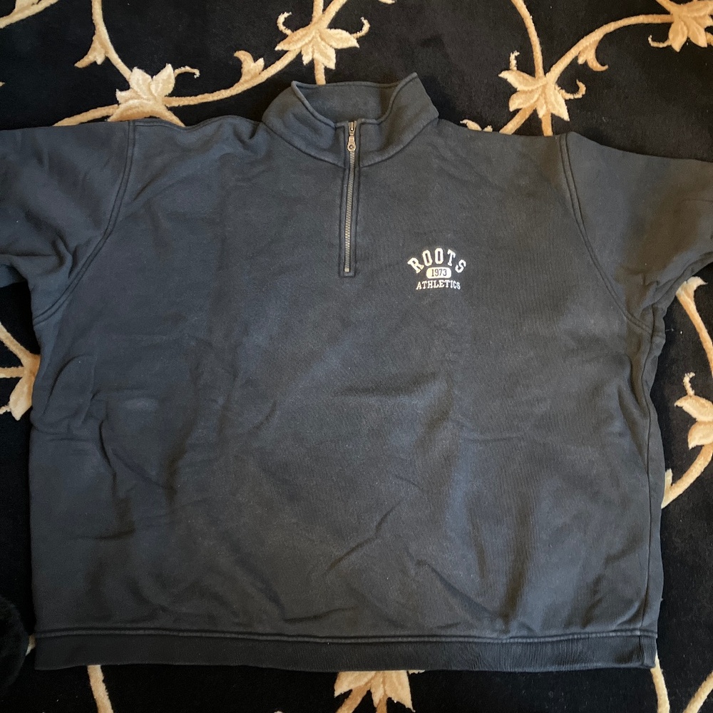 Vintage 2000 Roots sweatshirt. In good shape.